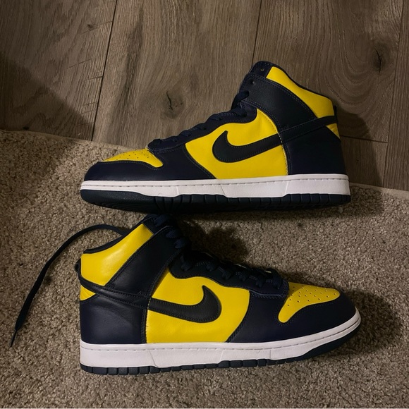 Nike Dunk High OG Michigan - Picture 3 of 5